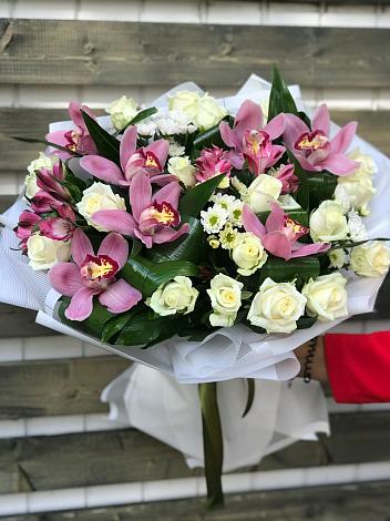 Букет цветов из: Розы и Хризантемы в Карагаче