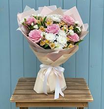 Букет цветов из:  Гвоздики, Орхидеи и Розы в Карагаче