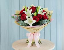 Букет цветов из:  Лилии и Розы в Карагаче