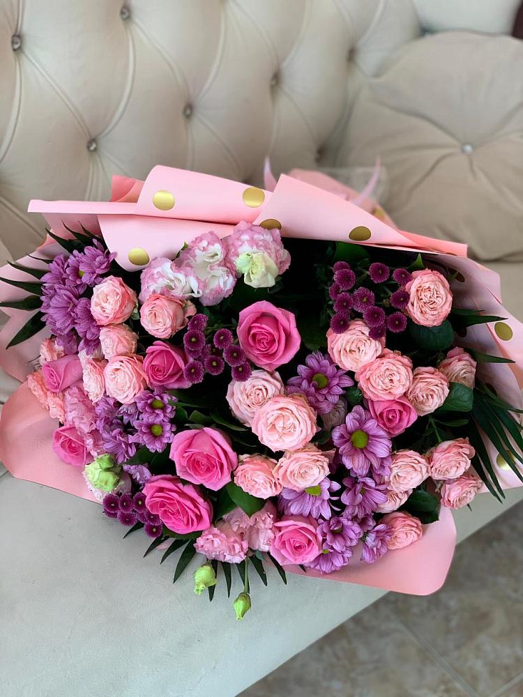 Букет цветов из: Хризантемы, Розы и Лизиантусы в Карагаче