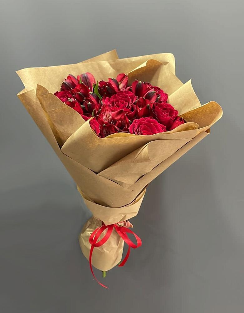 Букет цветов из: Альстромерии и Розы в Карагаче