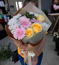 Букет цветов из:  Герберы, Розы и Хризантемы в Карагаче