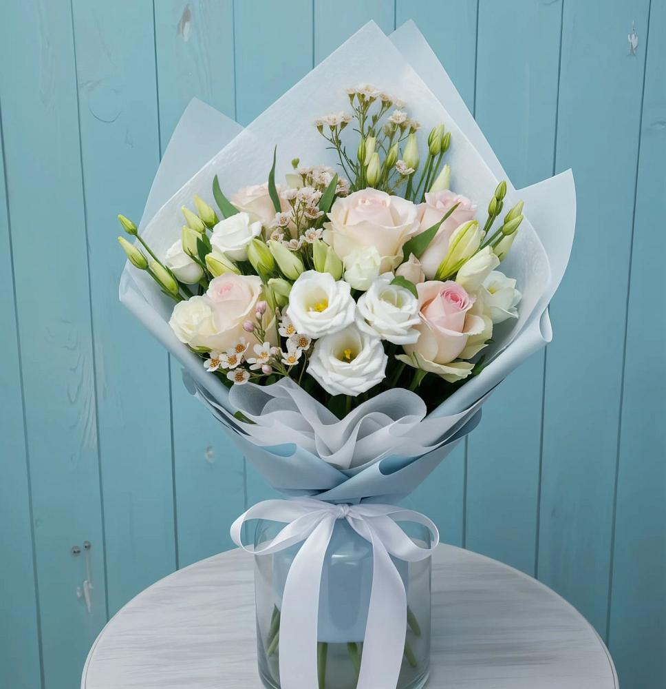 Букет цветов из: Розы и Лизиантусы в Карагаче