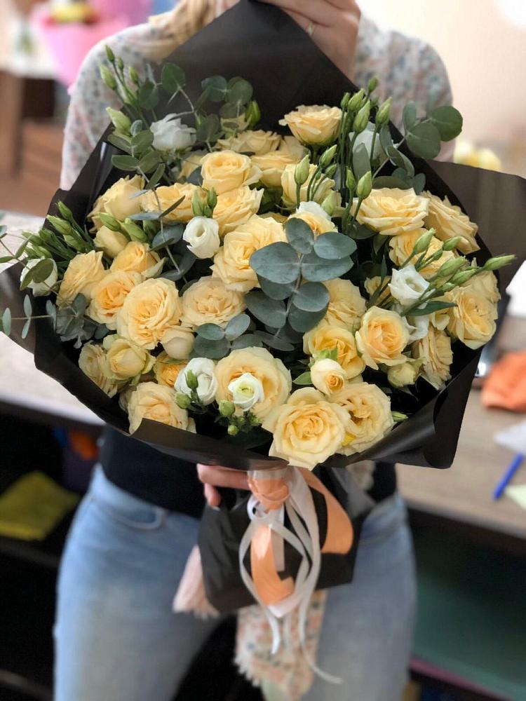 Букет цветов из: Розы и Лизиантусы в Карагаче