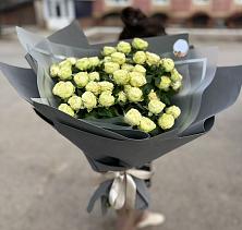 Букет Белые кустовые розы Солинеро в Карагаче
