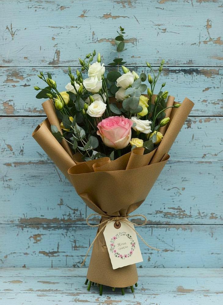 Букет цветов из: Розы и Лизиантусы в Карагаче