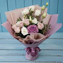 Букет цветов из:  Розы и Лизиантусы в Карагаче