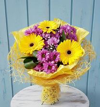 Букет цветов из:  Хризантемы и Герберы в Карагаче