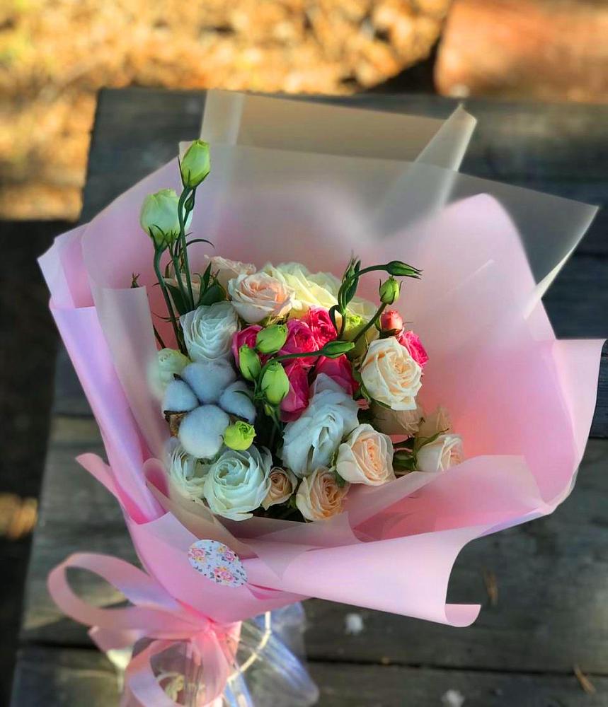 Букет цветов из: Розы и Лизиантусы в Карагаче