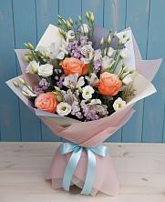 Букет цветов из:  Лизиантусы, Розы, Альстромерии и Гипсофила в Карагаче