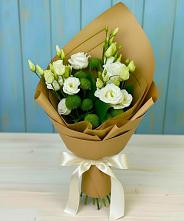 Букет цветов из:  Хризантемы и Лизиантусы #REPLACE_PRED# Карагаче