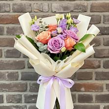 Букет цветов из:  Лизиантусы и Розы в Карагаче