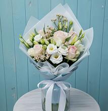 Букет цветов из:  Розы и Лизиантусы в Карагаче
