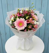 Букет цветов из:  Герберы, Альстромерии и Лизиантусы в Карагаче