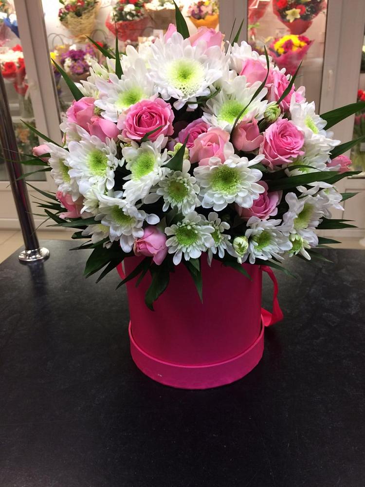 Цветочная композиция из Розы и Хризантемы в шляпной коробке в Карагаче