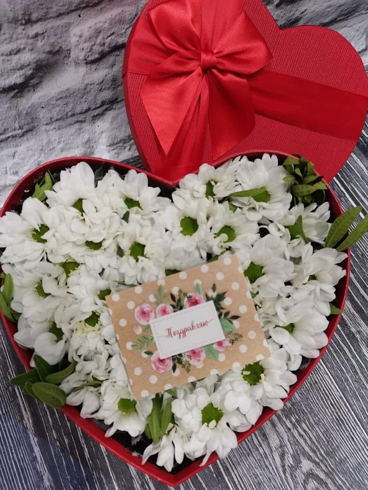 Цветочная композиция из Хризантемы в виде сердца в Карагаче