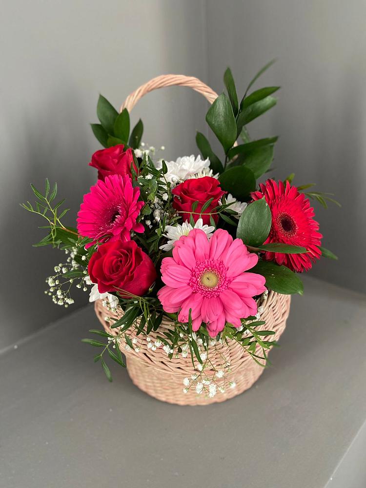 Цветочная композиция из Розы, Хризантемы и Герберы в корзине в Карагаче