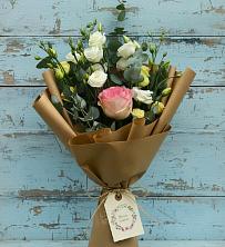 Букет цветов из:  Розы и Лизиантусы в Карагаче