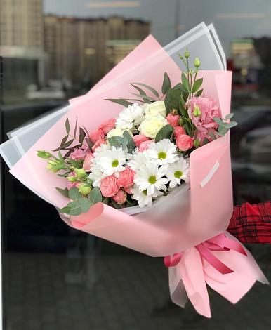 Букет цветов из: Розы, Лизиантусы и Хризантемы в Карагаче