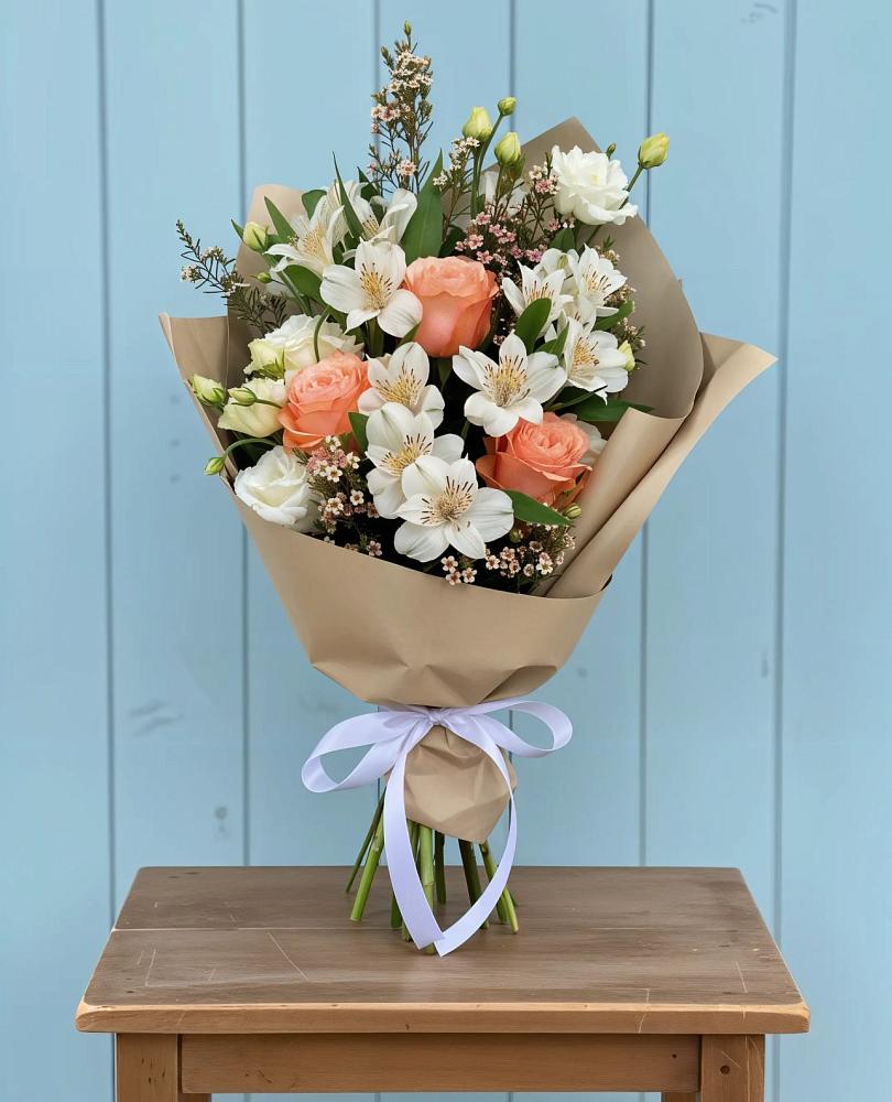 Букет цветов из: Альстромерии, Лизиантусы, Розы и Хризантемы в Карагаче