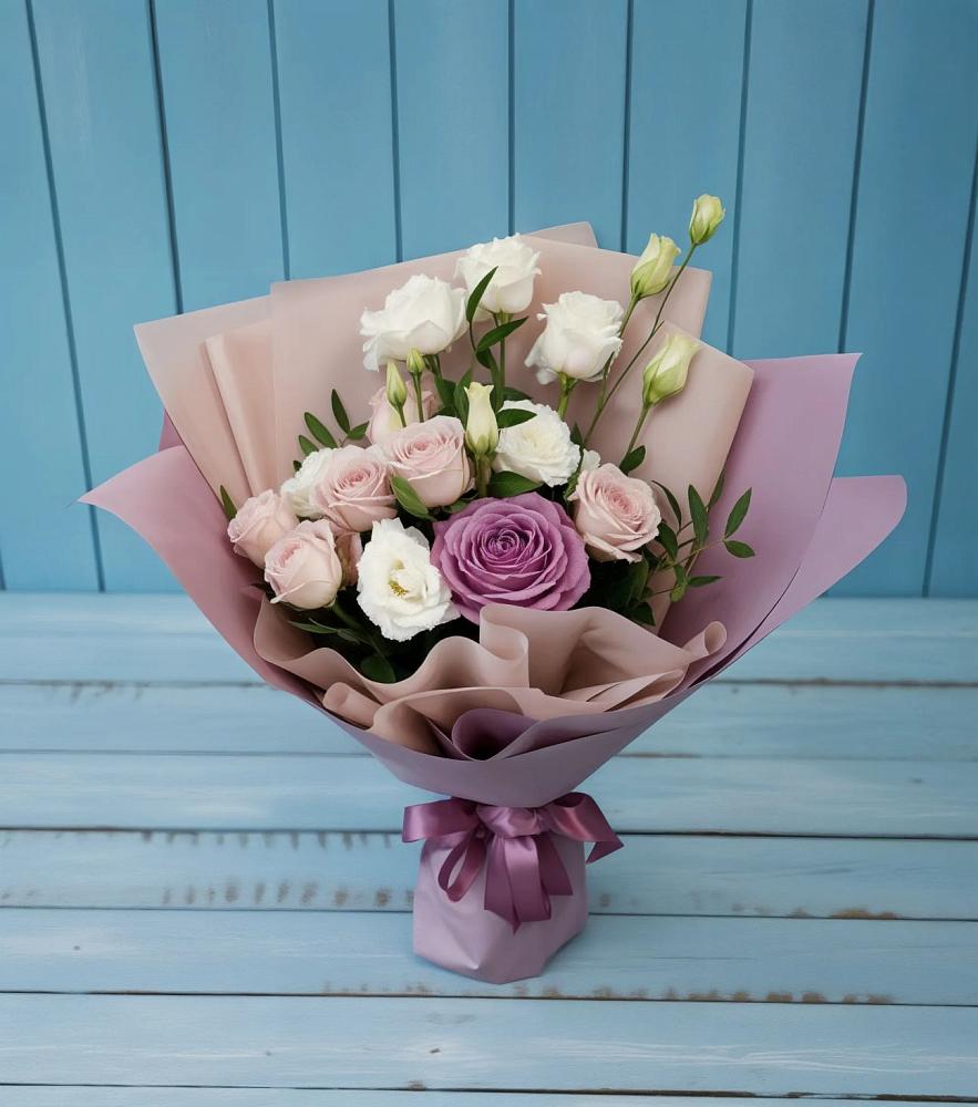 Букет цветов из: Розы и Лизиантусы в Карагаче